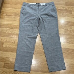 H40.   Banana Republic Women's Straight Leg Dress Pants in Light Gray